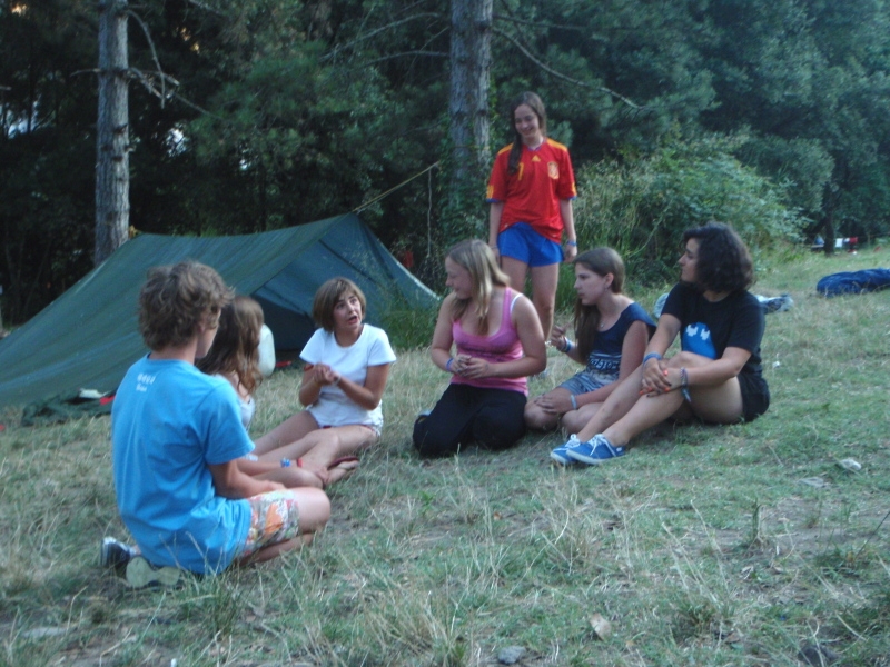 Village Camps International Summer Camp Ard&egrave;che, France 2019-07-26 https://www.villagecamps.com/journals_admin/images/22-14-Dinner party skit.jpg